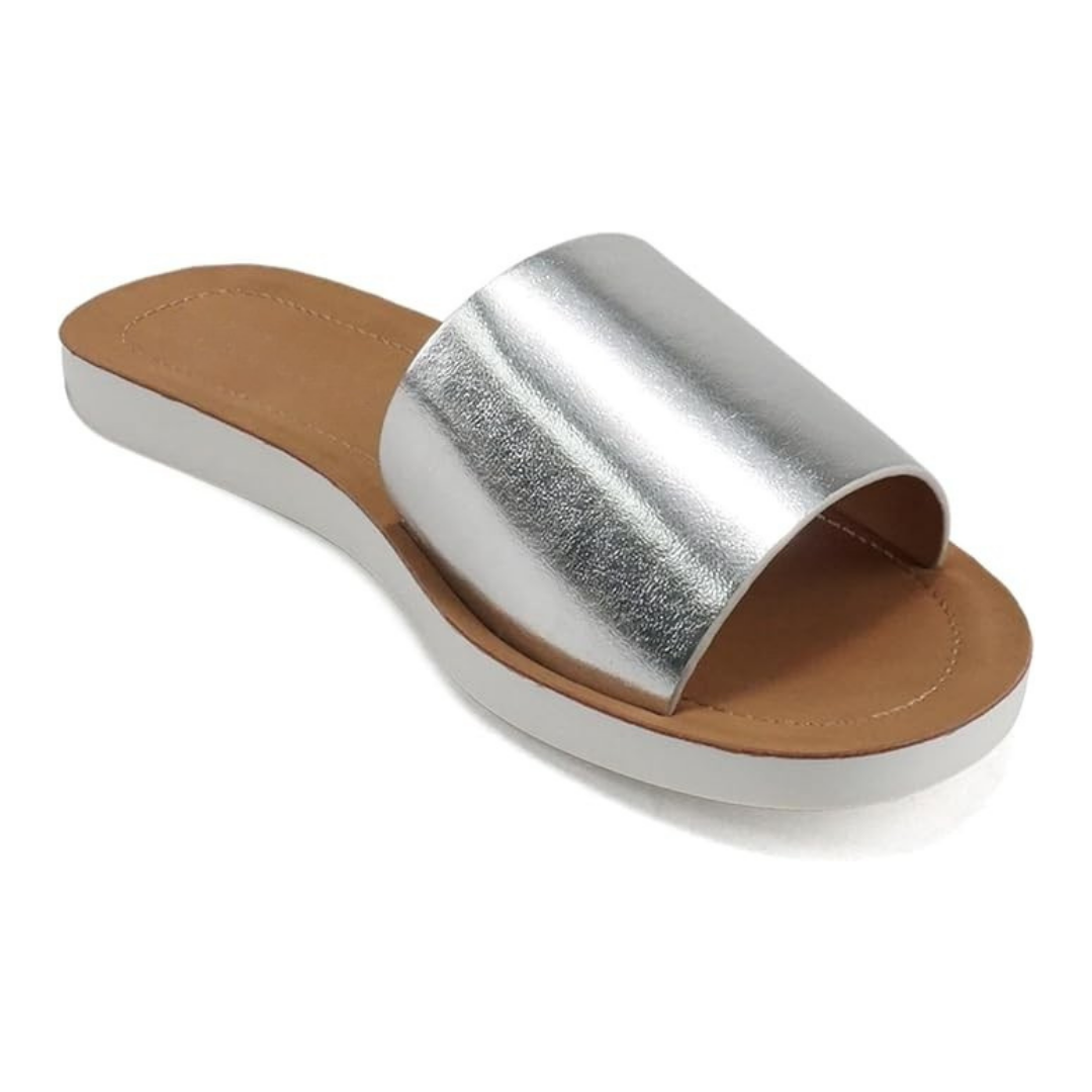 Sandalias planas plateadas para mujer con banda ancha metalizada y suela flexible